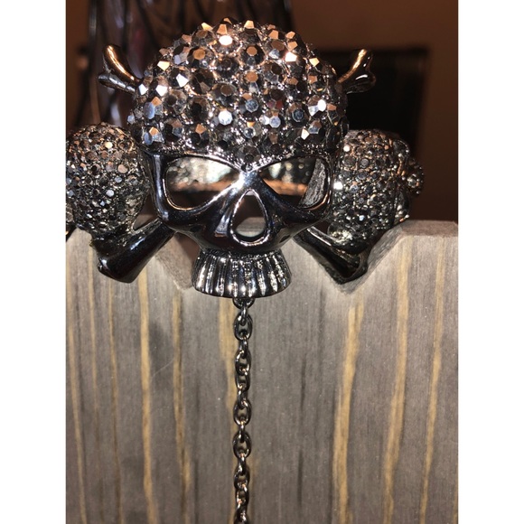 Crystal skull hinged cuff bracelet w/ring - Picture 4 of 8